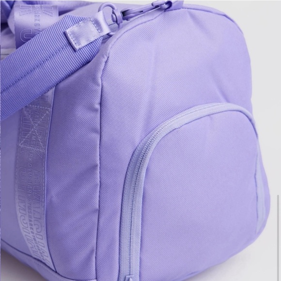 COPY - ISO Gymshark Duffle Bag *NOT FOR SALE* - Picture 5 of 5
